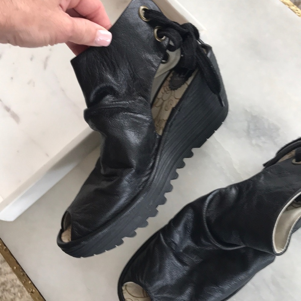Fly London Black Leather Lace up
